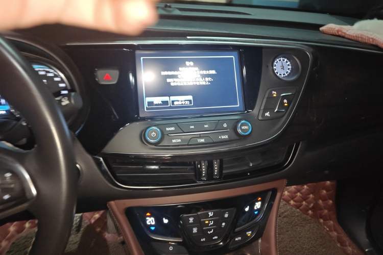 Used Buick Envision 2017 20T Two-Wheel Drive Luxury Model Audio And AC Panel