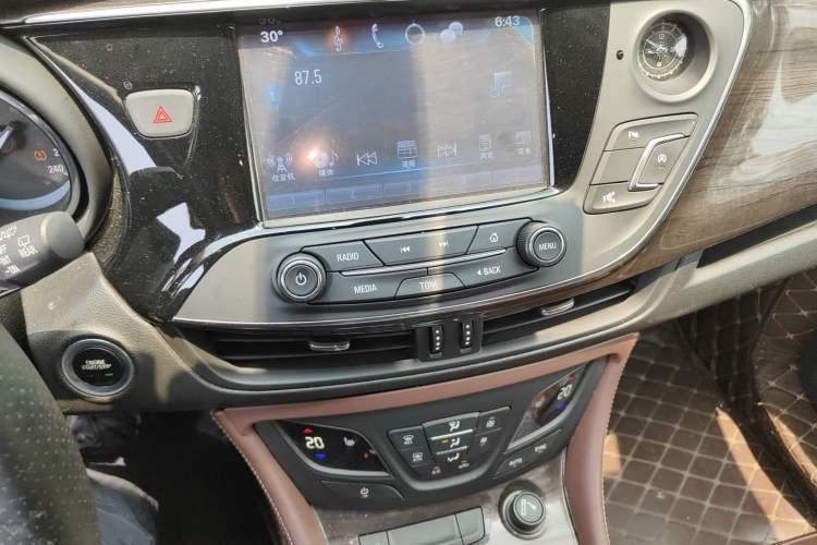 Used Buick Envision 2017 20T Two-Wheel Drive Luxury Model Audio And AC Panel