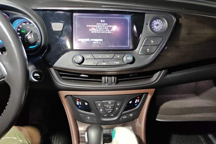 Used Buick Envision 2017 28T Four-Wheel Drive Elite Model Audio And AC Panel