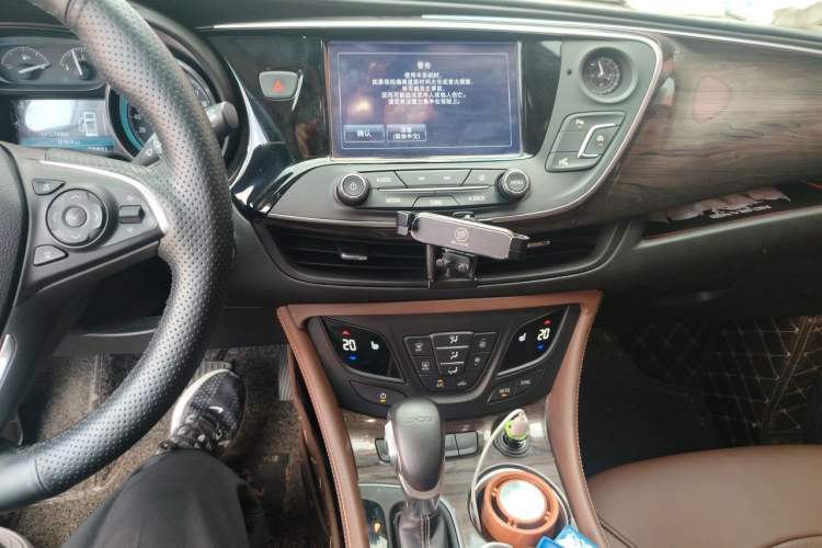 Used Buick Envision 2017 20T Two-Wheel Drive Luxury Model Audio And AC Panel