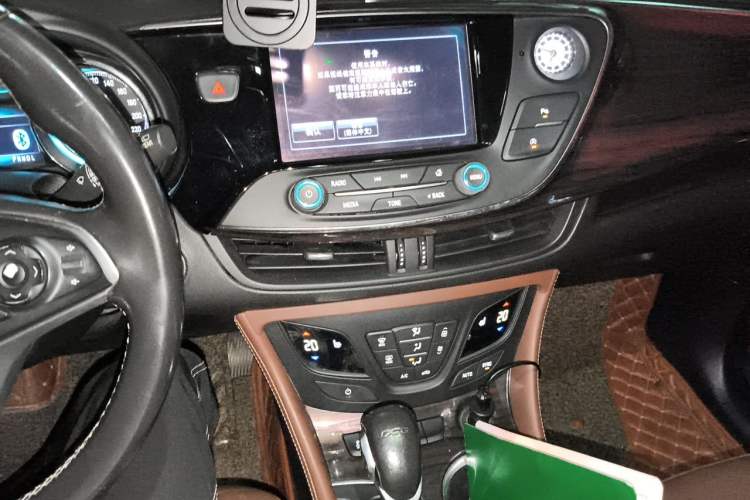 Used Buick Envision 2017 20T Two-Wheel Drive Elite Version Audio And AC Panel
