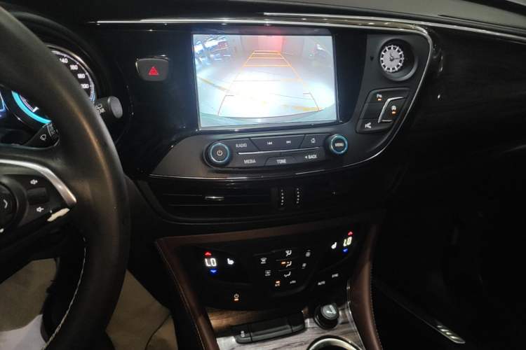 Used Buick Envision 2017 20T Two-Wheel Drive Luxury Model Audio And AC Panel