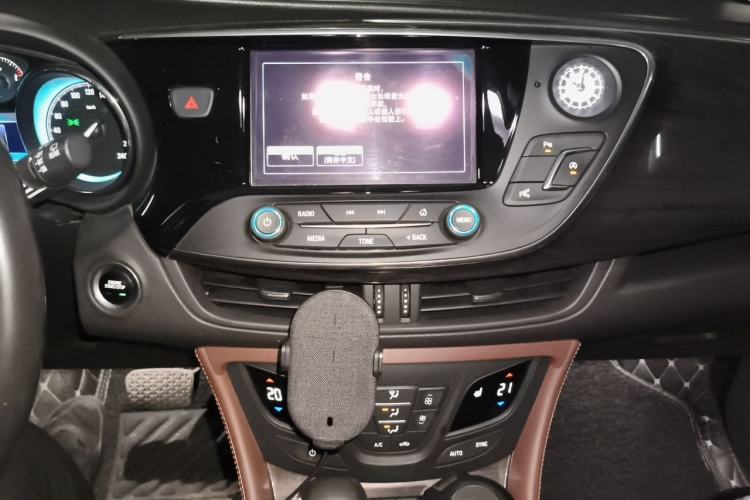Used Buick Envision 2017 20T Two-Wheel Drive Luxury Model Audio And AC Panel