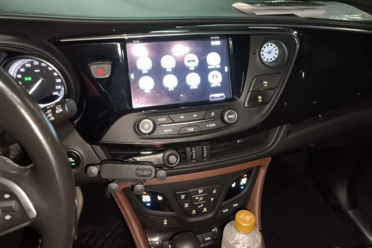 Used Buick Envision 2017 28T Four-Wheel Drive Elite Model Audio And AC Panel