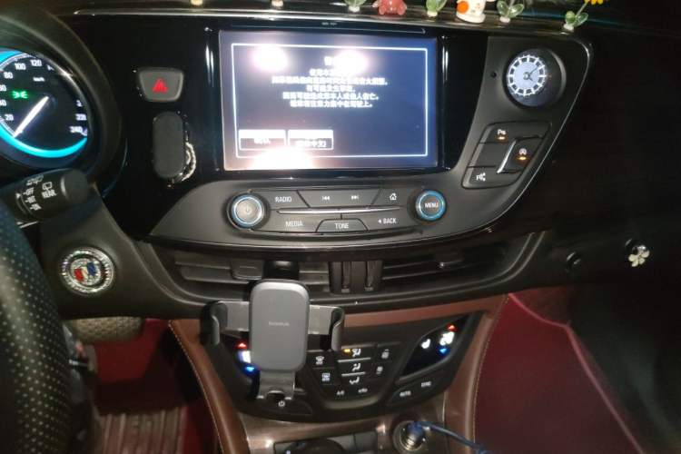 Used Buick Envision 2017 20T Two-Wheel Drive Luxury Model Audio And AC Panel
