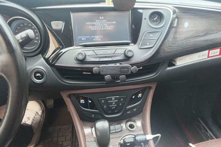 Used Buick Envision 2017 20T Two-Wheel Drive Elite Version Audio And AC Panel