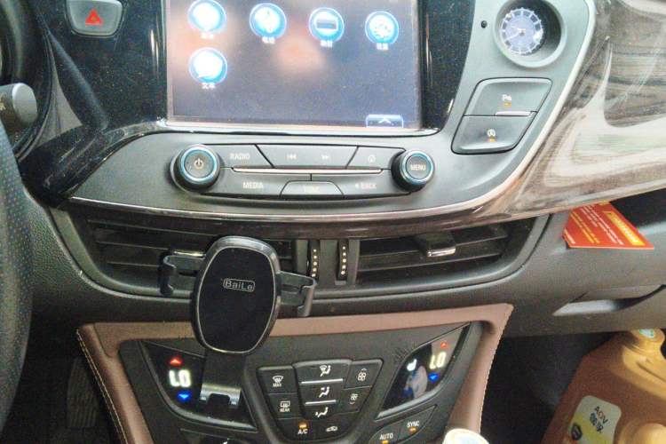 Used Buick Envision 2017 20T Two-Wheel Drive Elite Version Audio And AC Panel