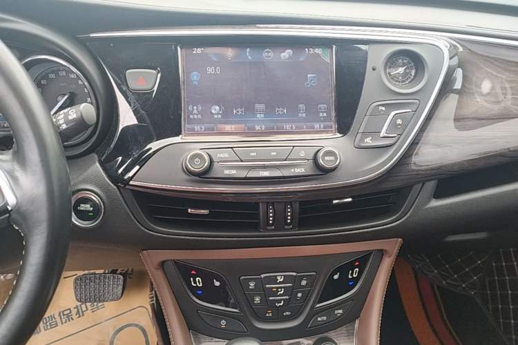 Used Buick Envision 2017 20T Two-Wheel Drive Luxury Model Audio And AC Panel