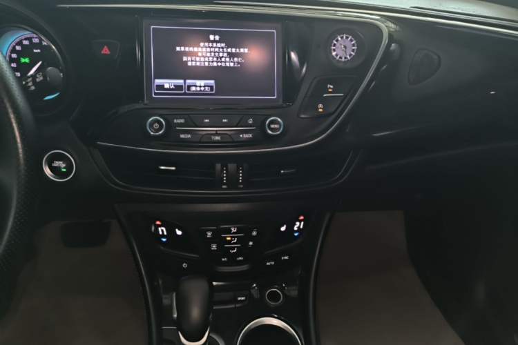 Used Buick Envision 2017 28T Four-Wheel Drive Elite Model Audio And AC Panel