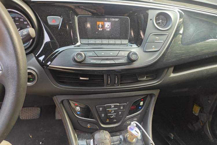 Used Buick Envision 2017 20T Two-Wheel Drive Leading Version Audio And AC Panel