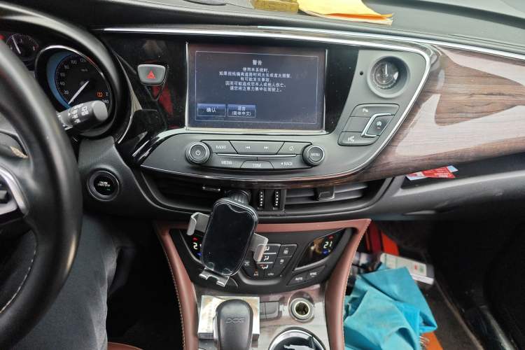 Used Buick Envision 2017 20T Two-Wheel Drive Luxury Model Audio And AC Panel
