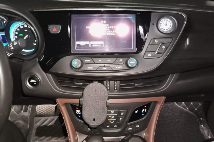 Used Buick Envision 2017 20T Two-Wheel Drive Luxury Model Audio And AC Panel