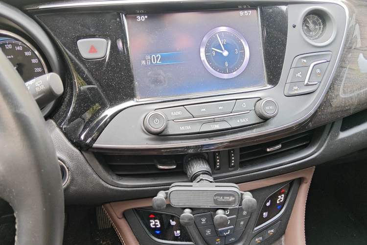 Used Buick Envision 2017 28T Four-Wheel Drive Luxury Model Audio And AC Panel