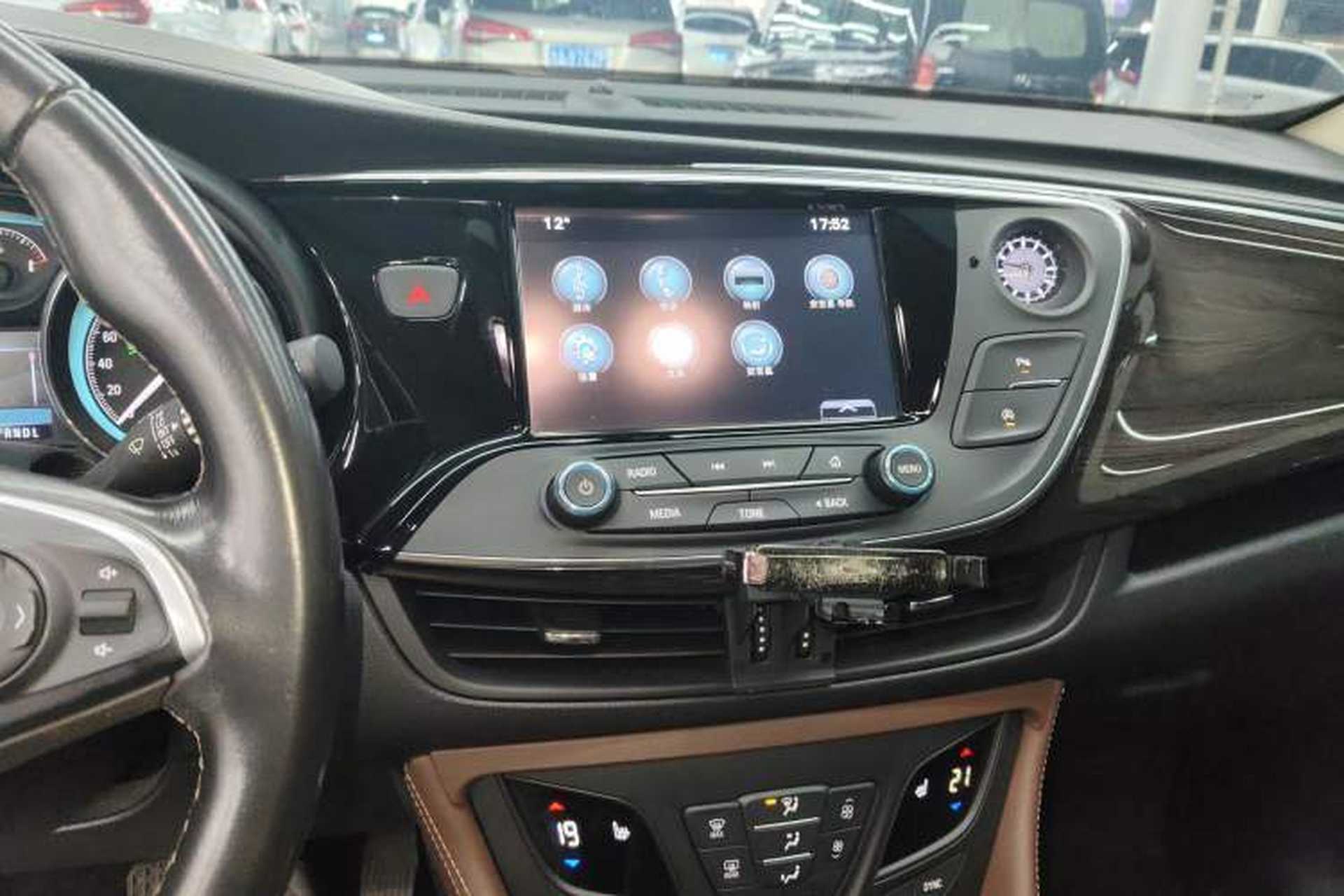 Used Buick Envision 2017 28T Four-Wheel Drive Elite Model Audio And AC Panel