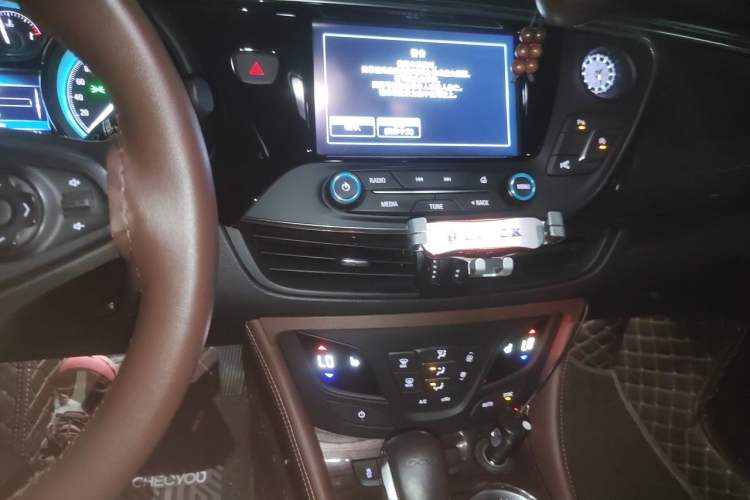 Used Buick Envision 2017 20T Two-Wheel Drive Luxury Model Audio And AC Panel