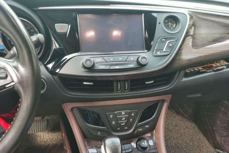 Used Buick Envision 2017 20T Two-Wheel Drive Luxury Model Audio And AC Panel