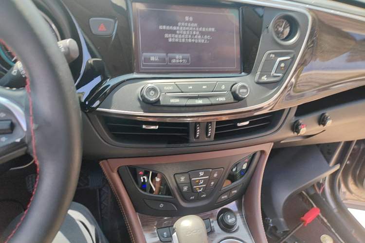 Used Buick Envision 2017 20T Two-Wheel Drive Luxury Model Audio And AC Panel