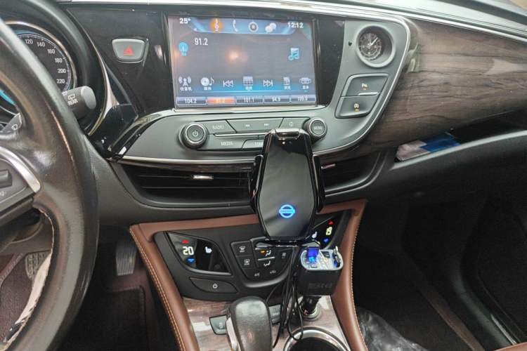 Used Buick Envision 2017 28T Four-Wheel Drive Elite Model Audio And AC Panel
