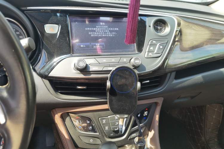 Used Buick Envision 2017 28T Four-Wheel Drive Luxury Model Audio And AC Panel