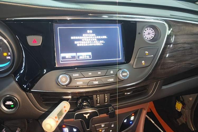 Used Buick Envision 2017 28T Four-Wheel Drive Elite Model Audio And AC Panel