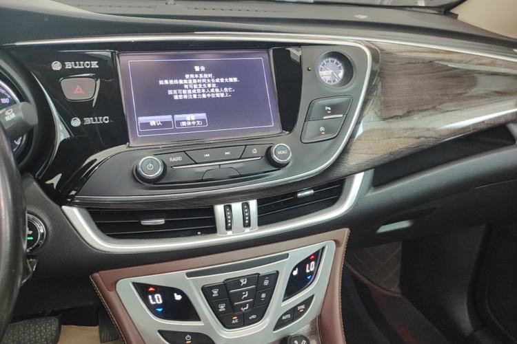 Used Buick Envision 2017 28T Four-Wheel Drive Elite Model Center Console