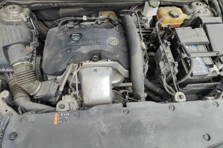 Used Buick Envision 2017 28T Four-Wheel Drive Elite Model Engine Bay