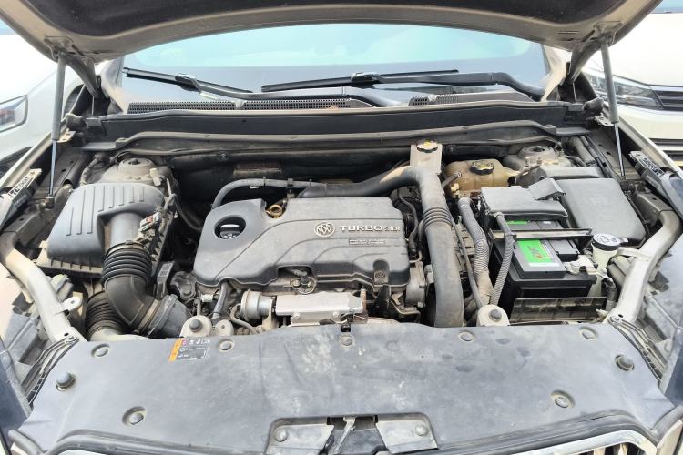 Used Buick Envision 2017 20T Two-Wheel Drive Elite Version Engine Bay
