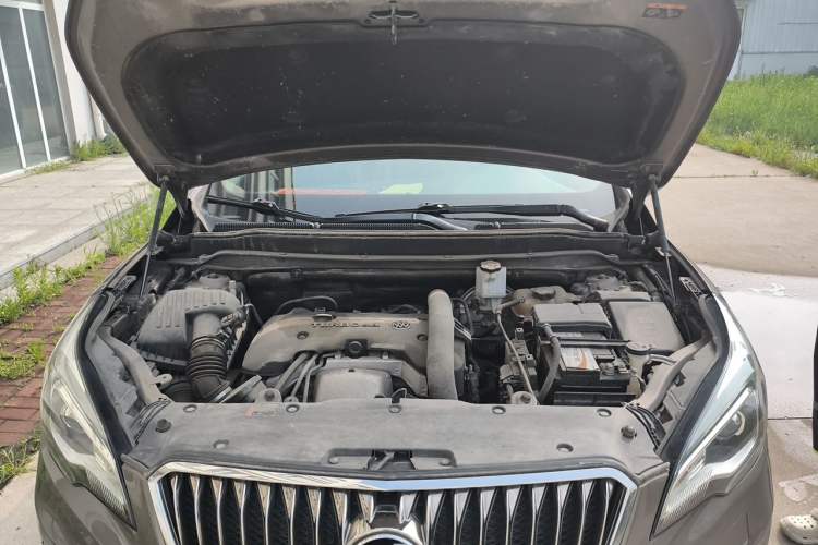 Used Buick Envision 2017 28T Four-Wheel Drive Elite Model Engine Bay