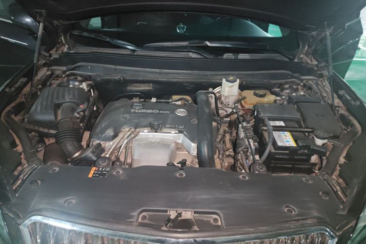 Used Buick Envision 2017 28T Four-Wheel Drive Elite Model Engine Bay