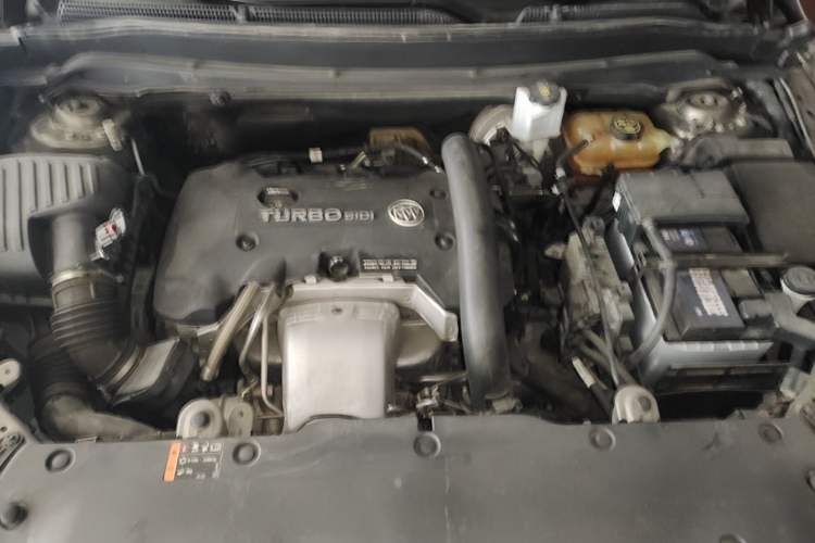 Used Buick Envision 2017 28T Four-Wheel Drive Elite Model Engine Bay