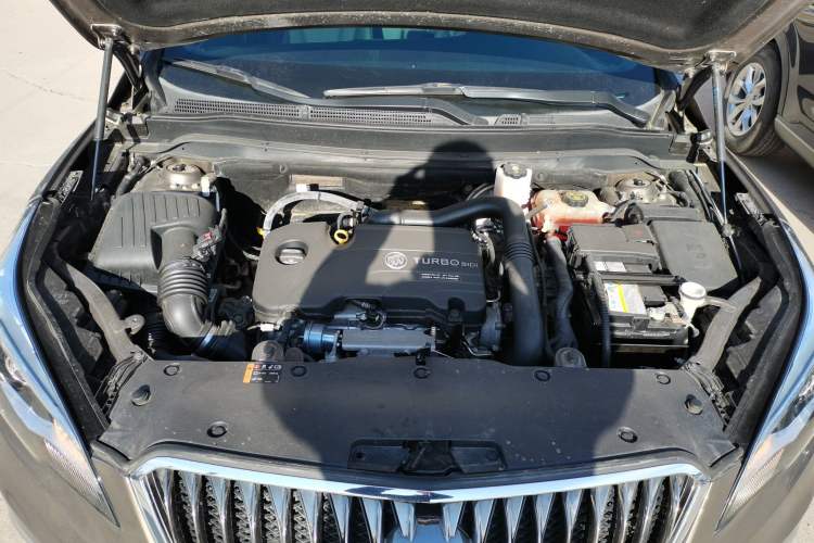 Used Buick Envision 2017 20T Two-Wheel-Drive Tech Edition Engine Bay
