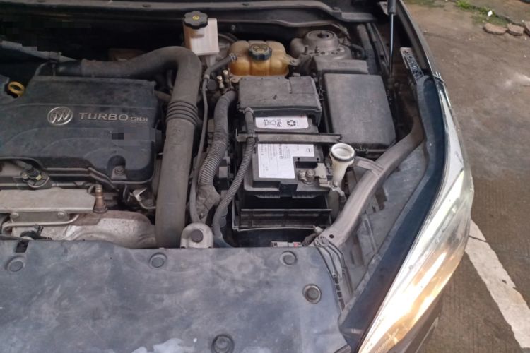 Used Buick Envision 2017 20T Two-Wheel Drive Elite Version Engine Bay Left