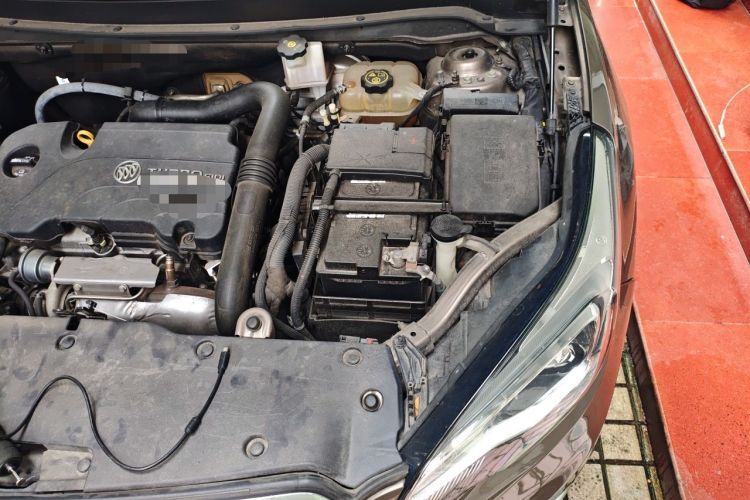 Used Buick Envision 2017 20T Two-Wheel Drive Elite Version Engine Bay Left