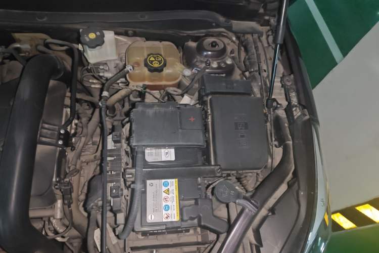 Used Buick Envision 2017 28T Four-Wheel Drive Elite Model Engine Bay Left