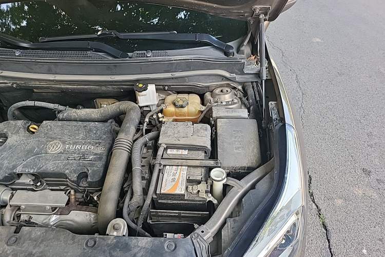 Used Buick Envision 2017 20T Two-Wheel Drive Luxury Model Engine Bay Left