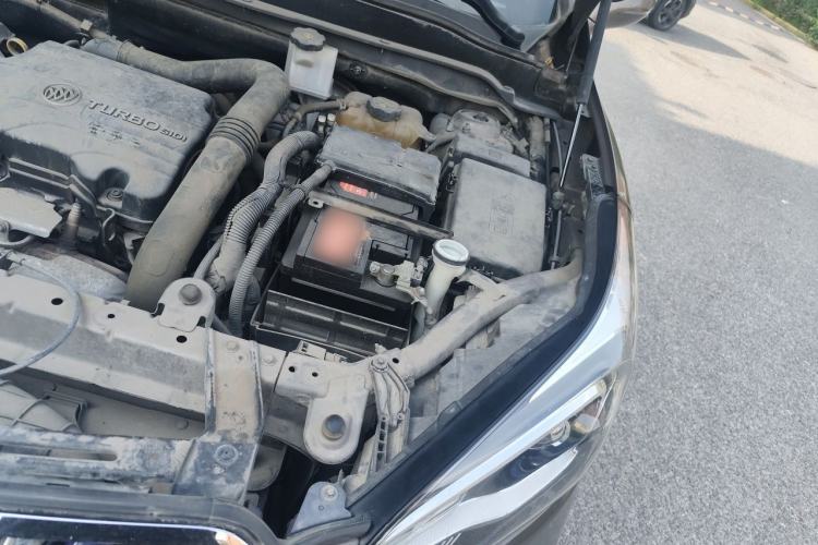 Used Buick Envision 2017 20T Two-Wheel Drive Elite Version Engine Bay Left
