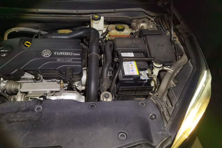 Used Buick Envision 2017 20T Two-Wheel Drive Elite Version Engine Bay Left