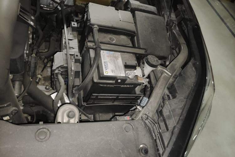 Used Buick Envision 2017 28T Four-Wheel Drive Luxury Model Engine Bay Left