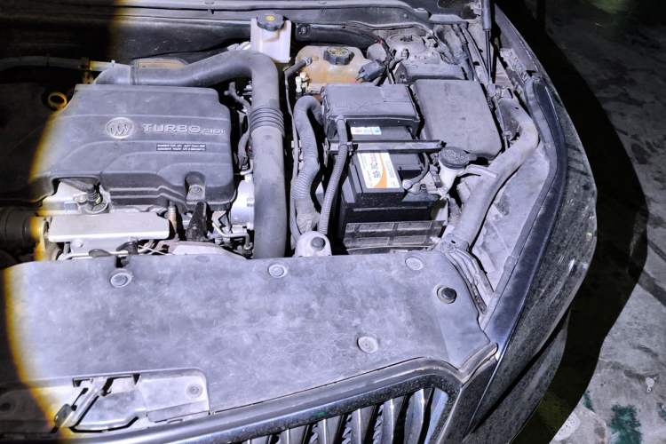 Used Buick Envision 2017 20T Two-Wheel Drive Elite Version Engine Bay Left