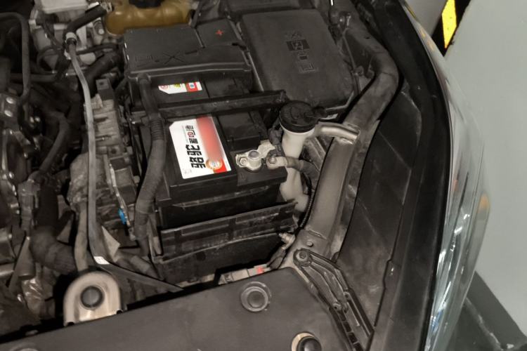 Used Buick Envision 2017 28T Four-Wheel Drive Elite Model Engine Bay Left