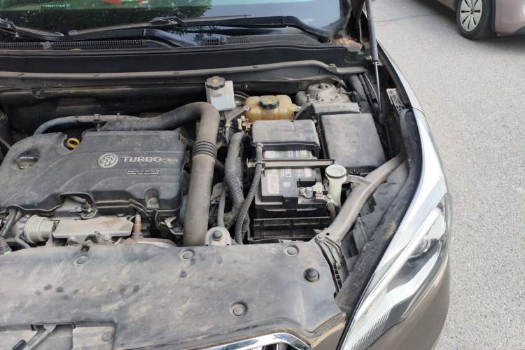 Used Buick Envision 2017 20T Two-Wheel Drive Elite Version Engine Bay Left