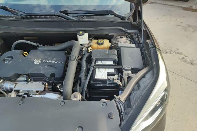 Used Buick Envision 2017 20T Two-Wheel Drive Leading Version Engine Bay Left