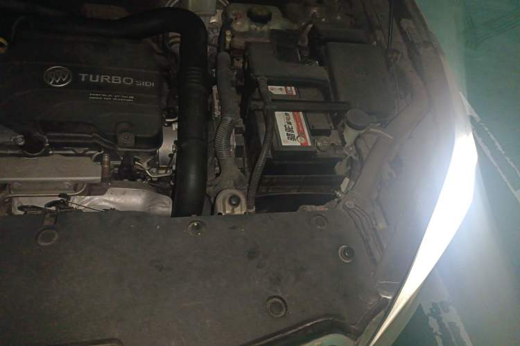 Used Buick Envision 2017 20T Two-Wheel Drive Elite Version Engine Bay Left
