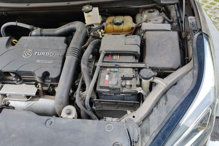 Used Buick Envision 2017 20T Two-Wheel Drive Elite Version Engine Bay Left