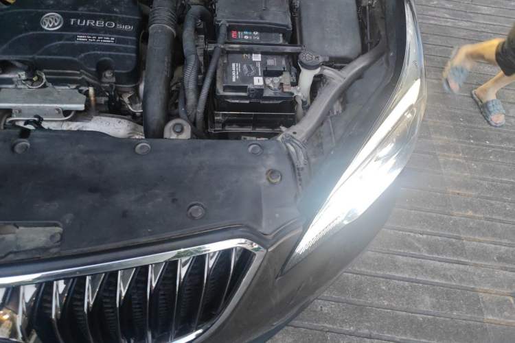 Used Buick Envision 2017 20T Two-Wheel Drive Elite Version Engine Bay Left