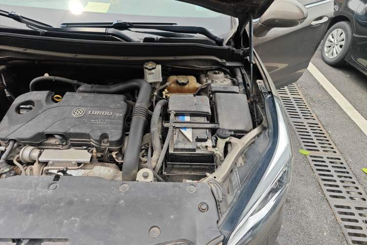 Used Buick Envision 2017 20T Two-Wheel Drive Luxury Model Engine Bay Left
