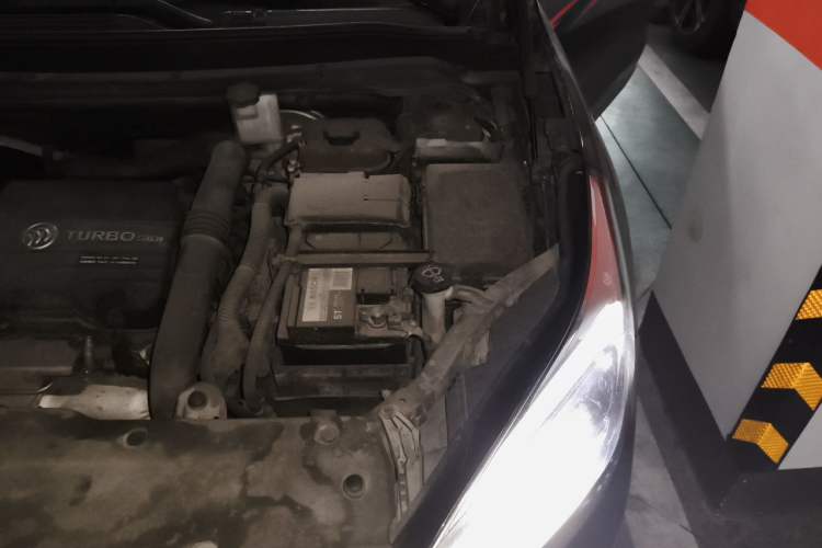 Used Buick Envision 2017 20T Two-Wheel Drive Luxury Model Engine Bay Left