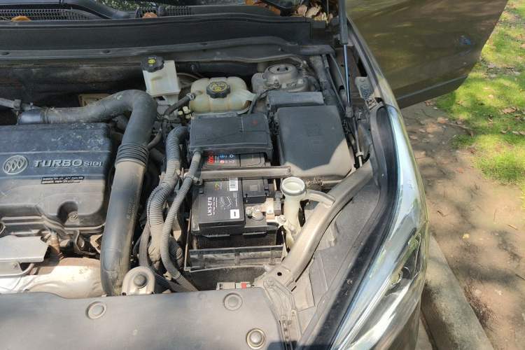 Used Buick Envision 2017 20T Two-Wheel Drive Luxury Model Engine Bay Left