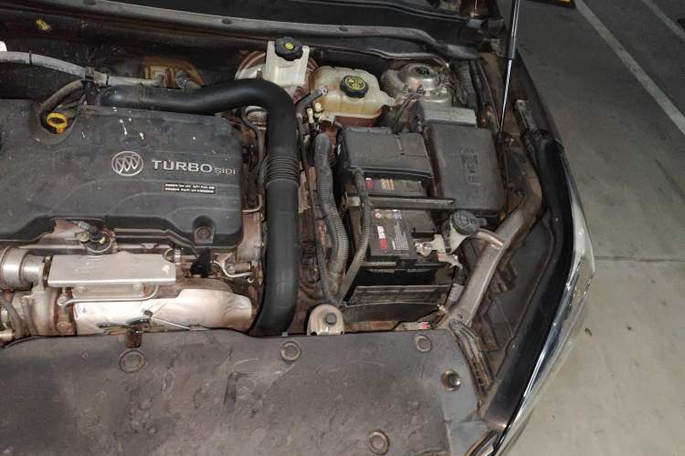 Used Buick Envision 2017 20T Two-Wheel Drive Elite Version Engine Bay Left