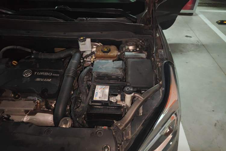 Used Buick Envision 2017 20T Two-Wheel Drive Leading Version Engine Bay Left